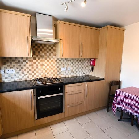Immaculate 2-Bed Apartment In Isleworth By River Dış mekan fotoğraf