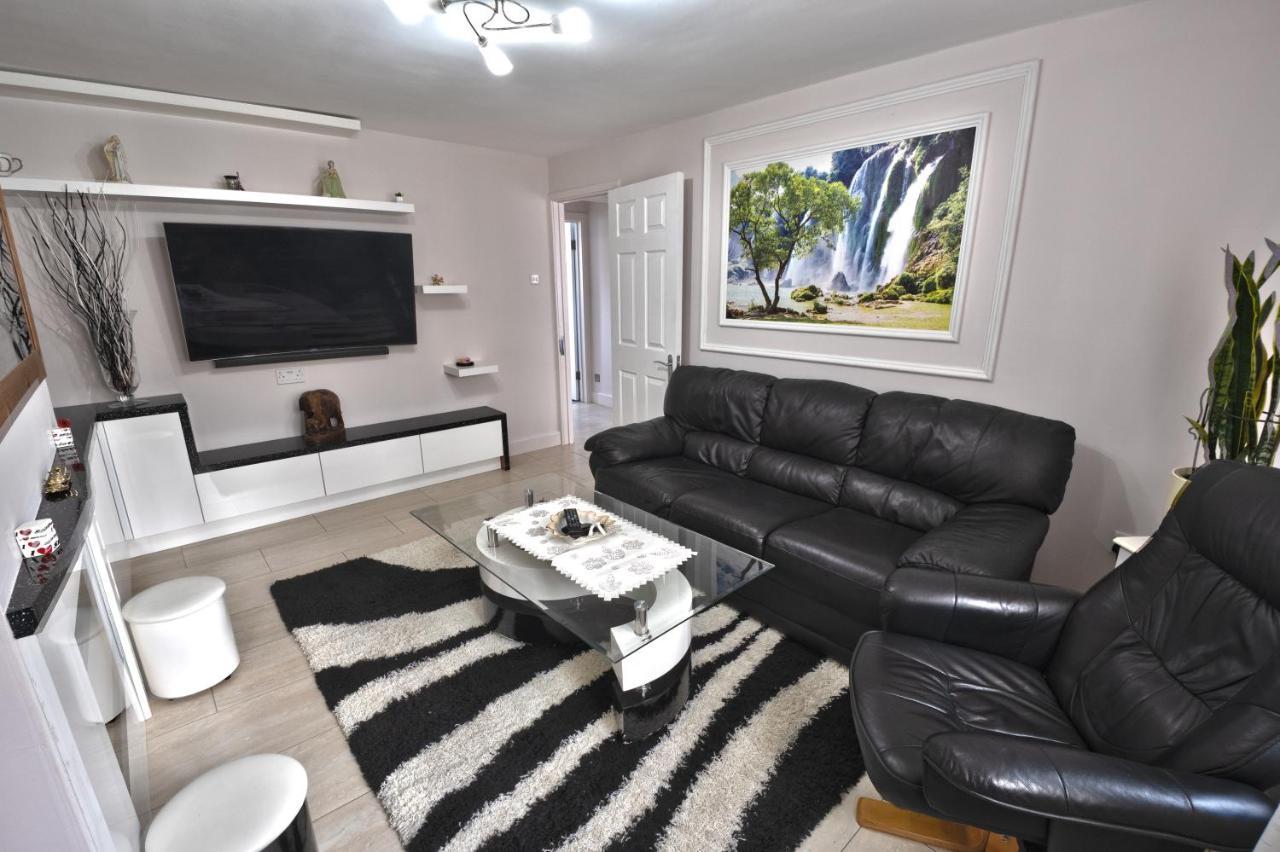 Immaculate 2-Bed Apartment In Isleworth By River Dış mekan fotoğraf