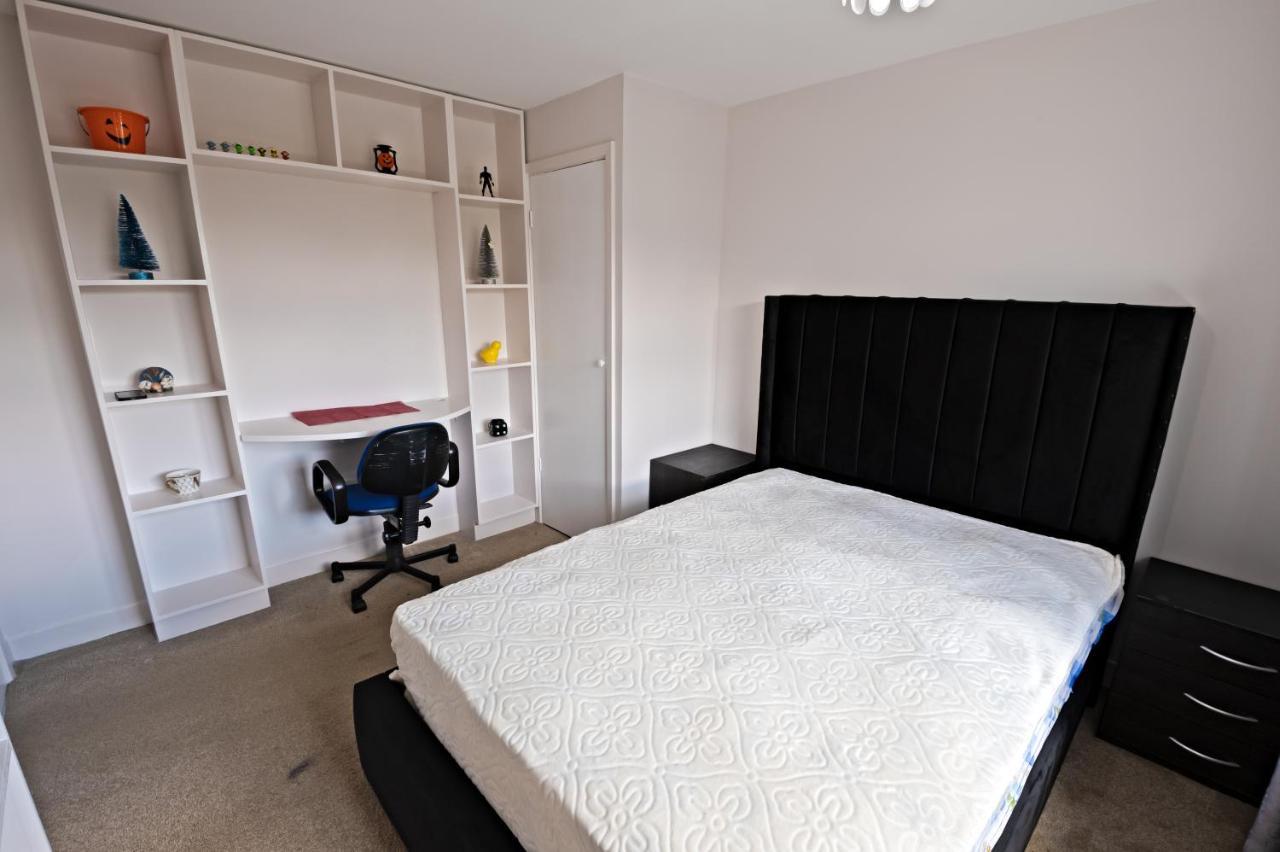 Immaculate 2-Bed Apartment In Isleworth By River Dış mekan fotoğraf
