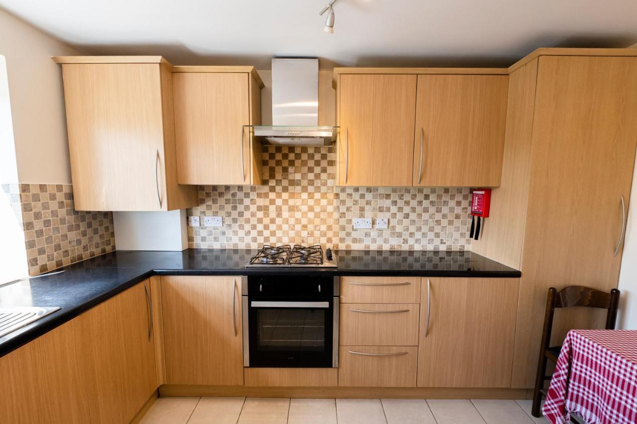 Immaculate 2-Bed Apartment In Isleworth By River Dış mekan fotoğraf