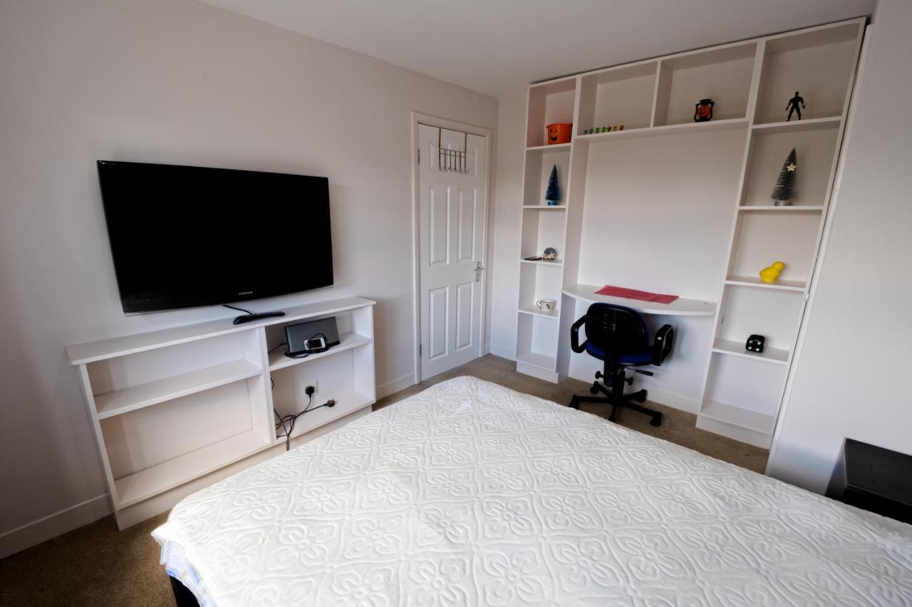 Immaculate 2-Bed Apartment In Isleworth By River Dış mekan fotoğraf